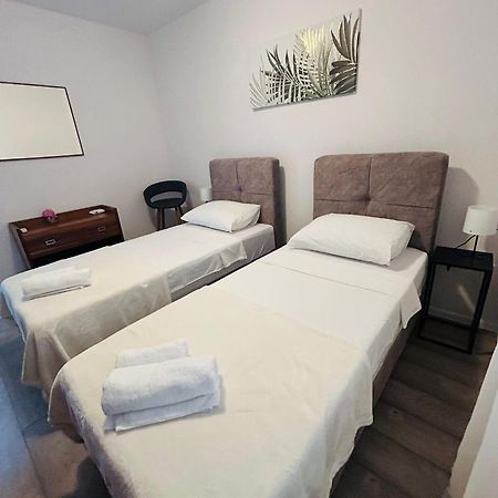 Apex Luxury Apartman 特罗吉尔 外观 照片